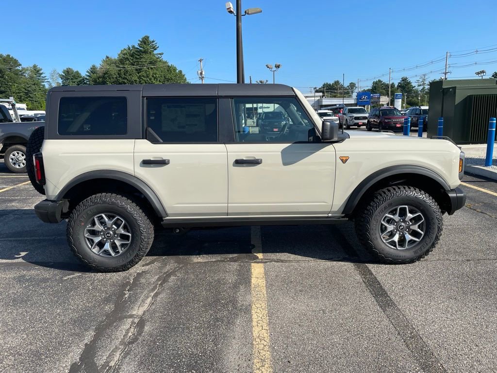 New 2025 Ford Bronco Badlands image 3