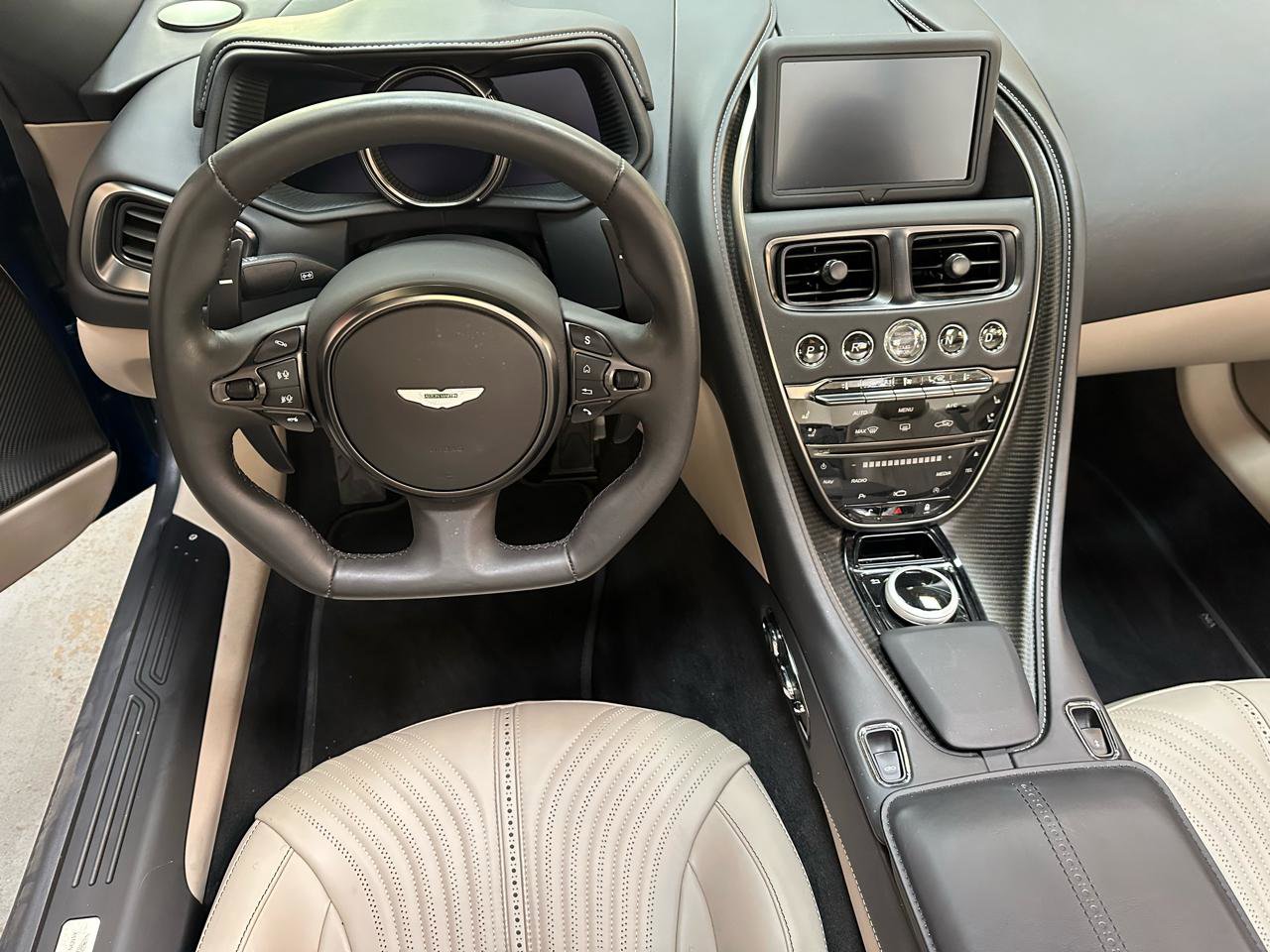Used 2022 Aston Martin DB11 Volante RWD image 17
