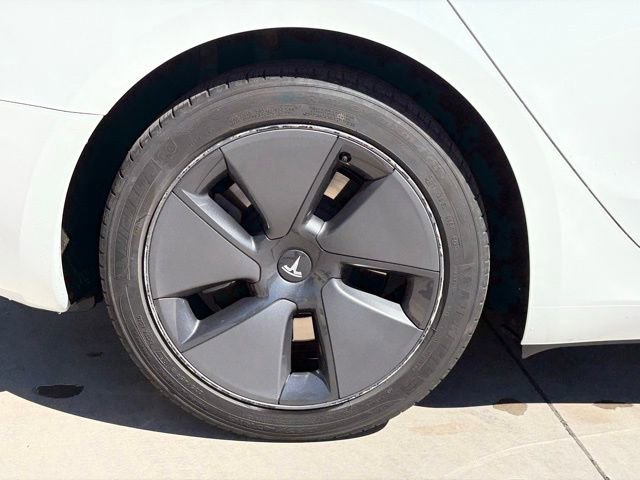 Used 2023 Tesla Model 3 Standard Range image 5