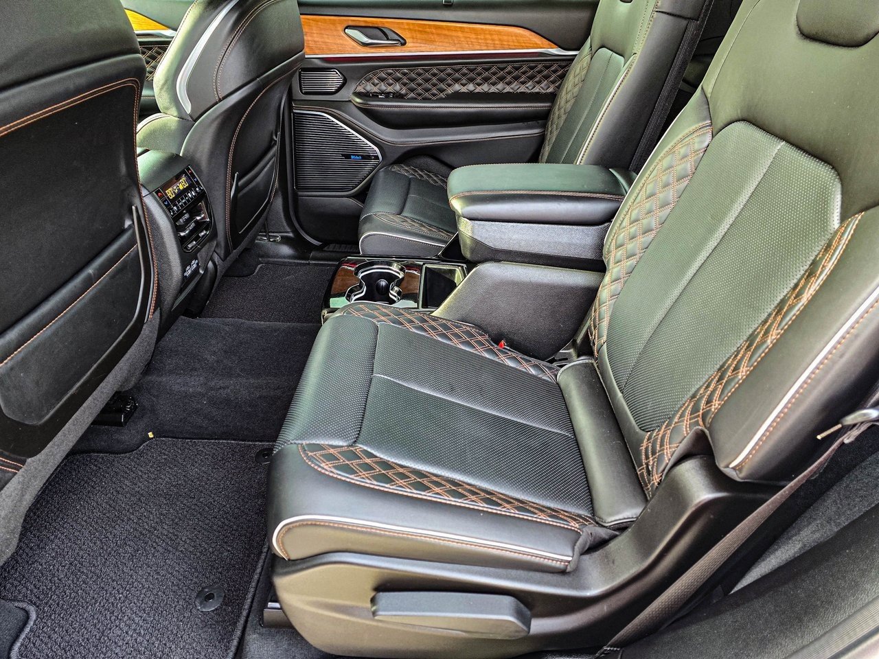 Used 2024 Jeep Grand Cherokee L Summit image 36