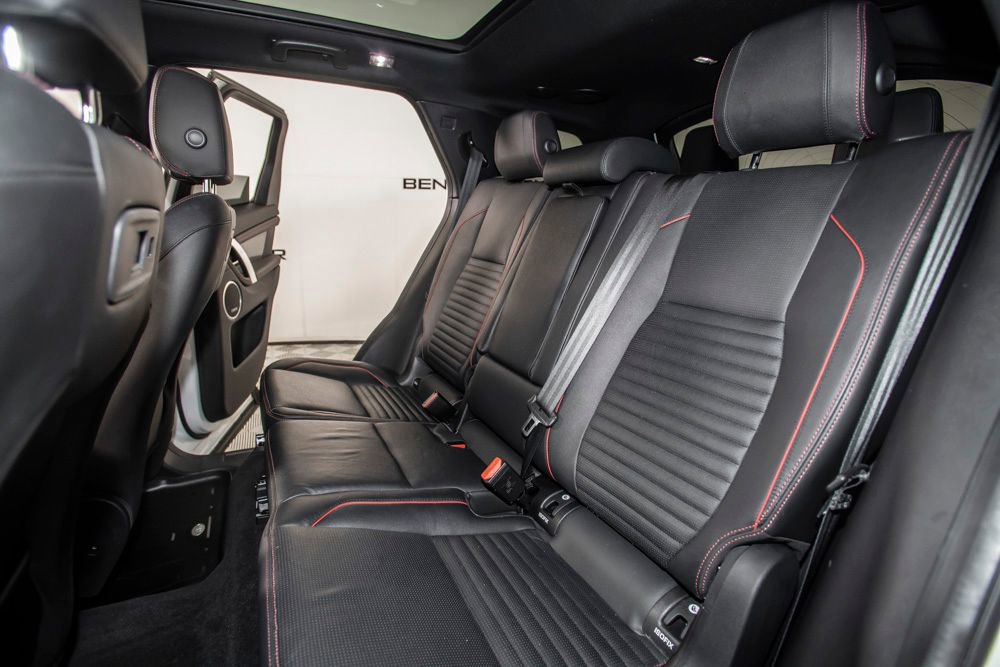 Used 2022 Land Rover Discovery Sport SE R-Dynamic image 17