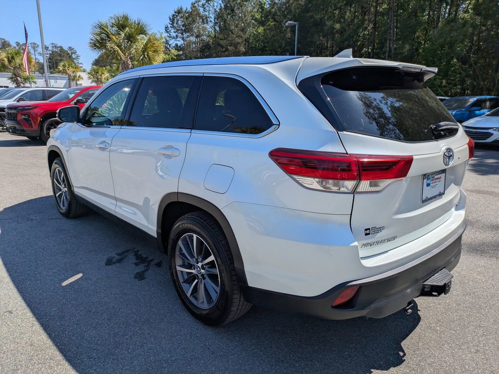 Used 2019 Toyota Highlander XLE FWD image 6