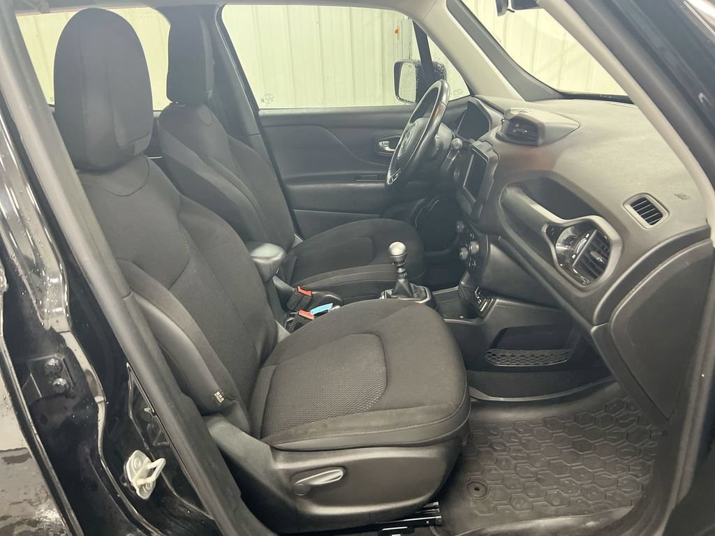 Used 2018 Jeep Renegade Altitude FWD image 21