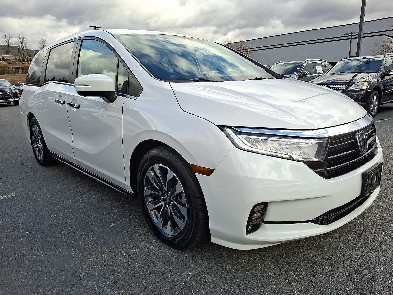 Used 2023 Honda Odyssey EX-L image 3