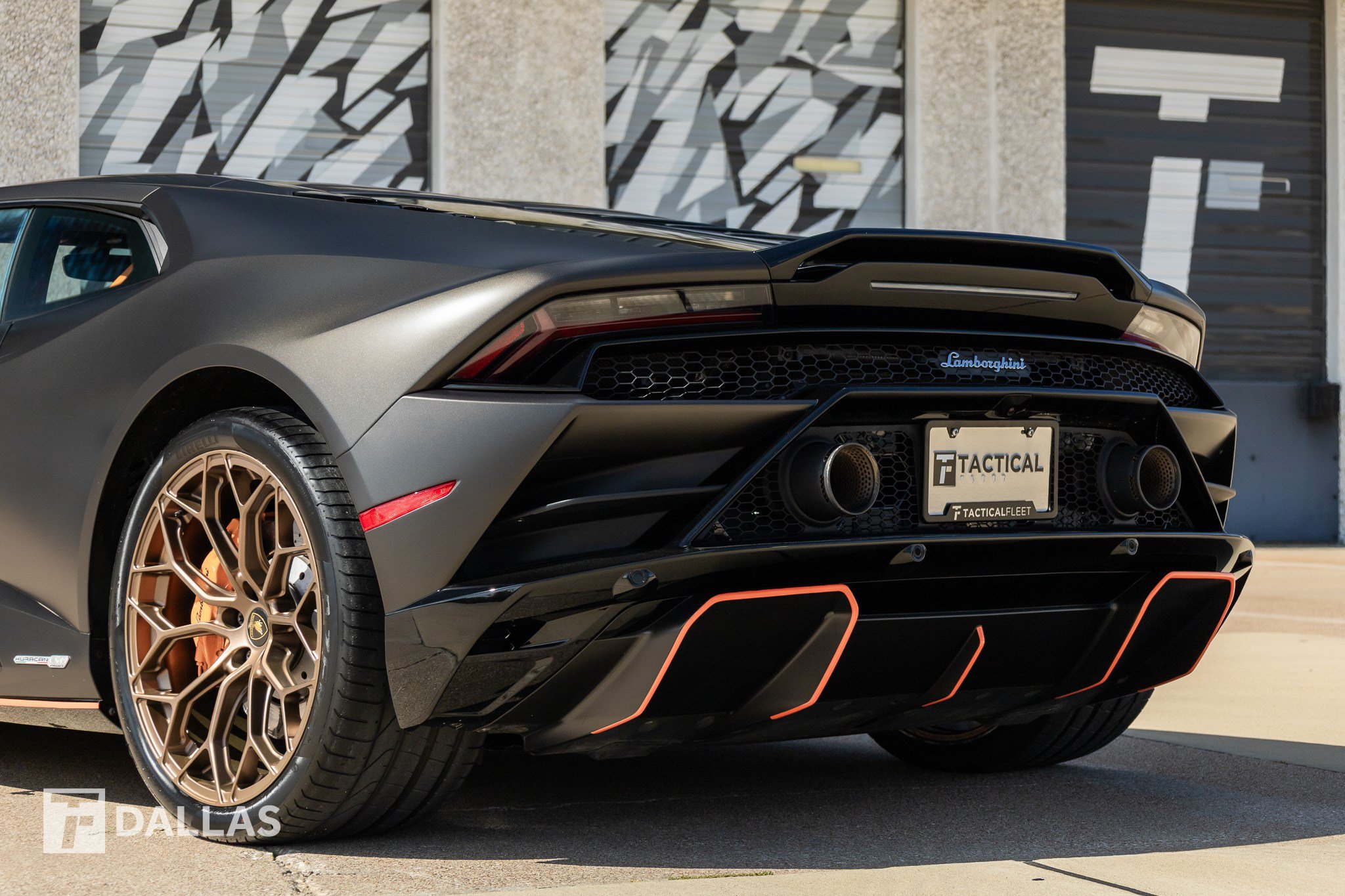 Used 2022 Lamborghini Huracan EVO RWD image 12