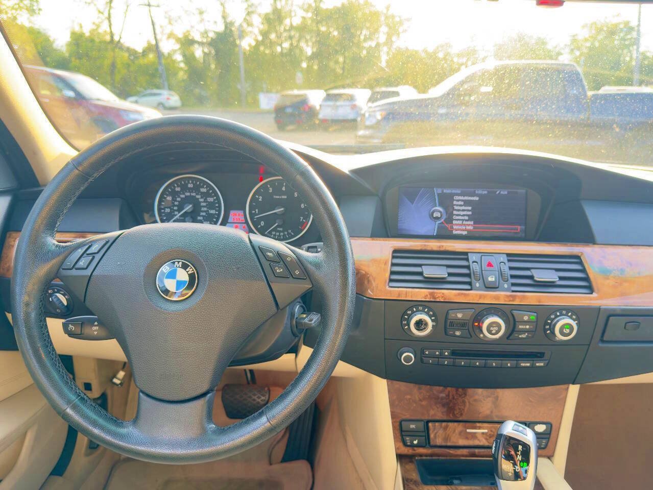 Used 2010 BMW 528i xDrive Sedan AWD/4WD image 18
