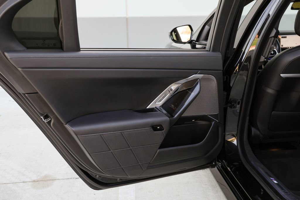 Used 2024 BMW 740i image 32