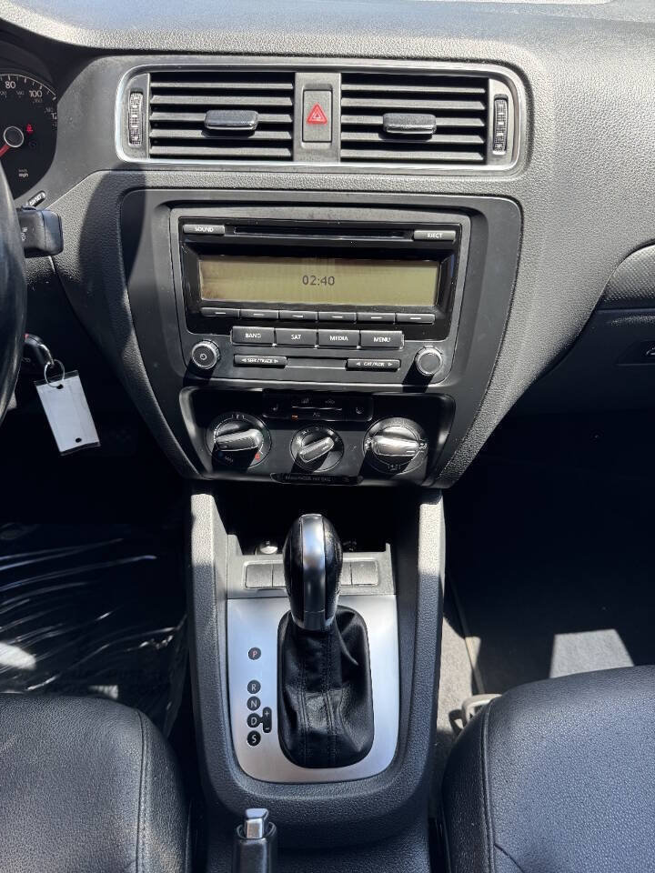 Used 2011 Volkswagen Jetta SE FWD image 22