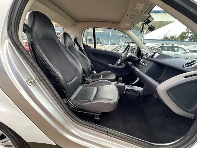 Used 2012 smart fortwo pure RWD image 11