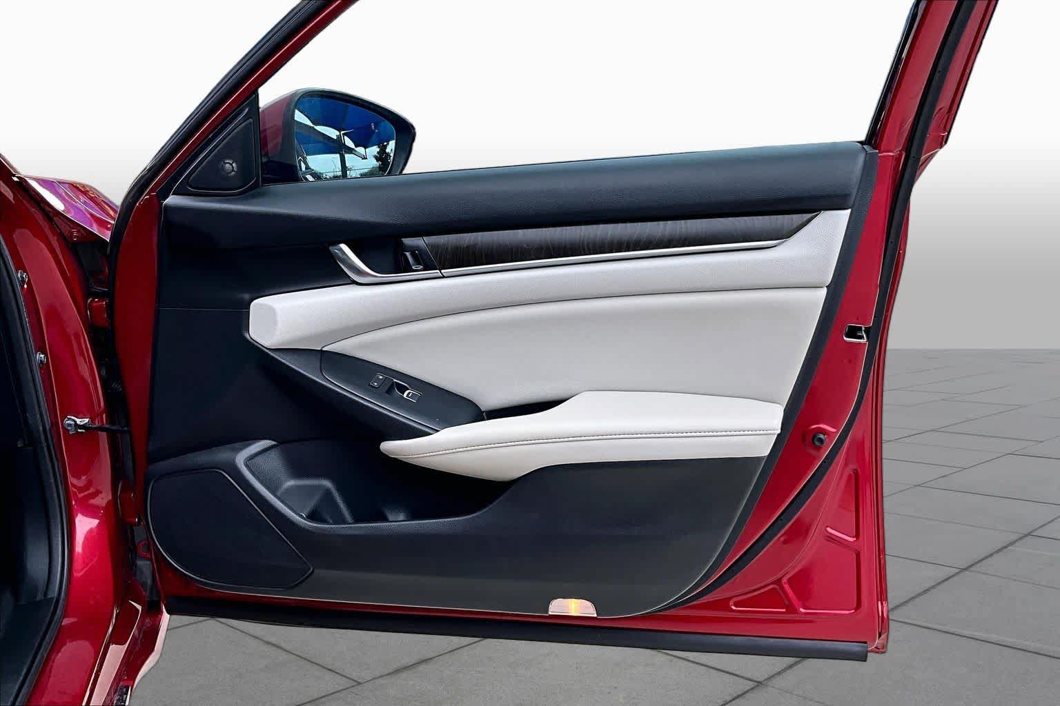 Used 2021 Honda Accord Touring image 23