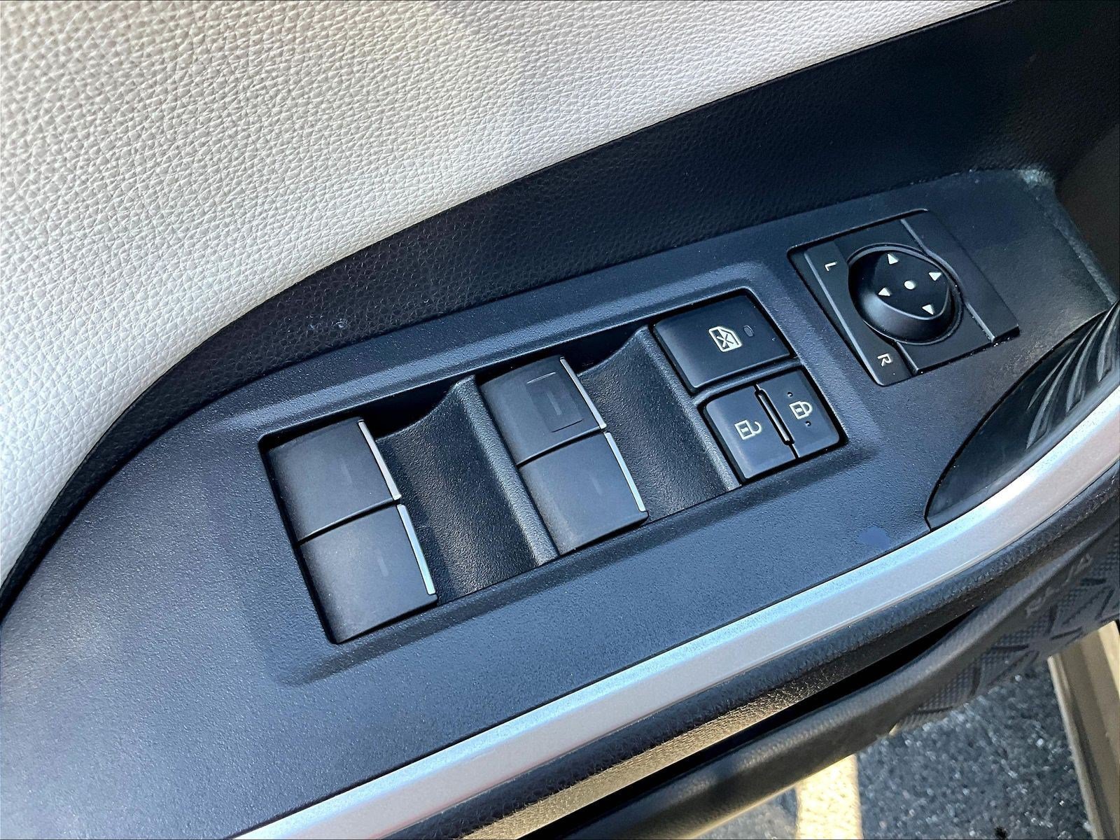 Used 2022 Toyota RAV4 Limited AWD/4WD image 36