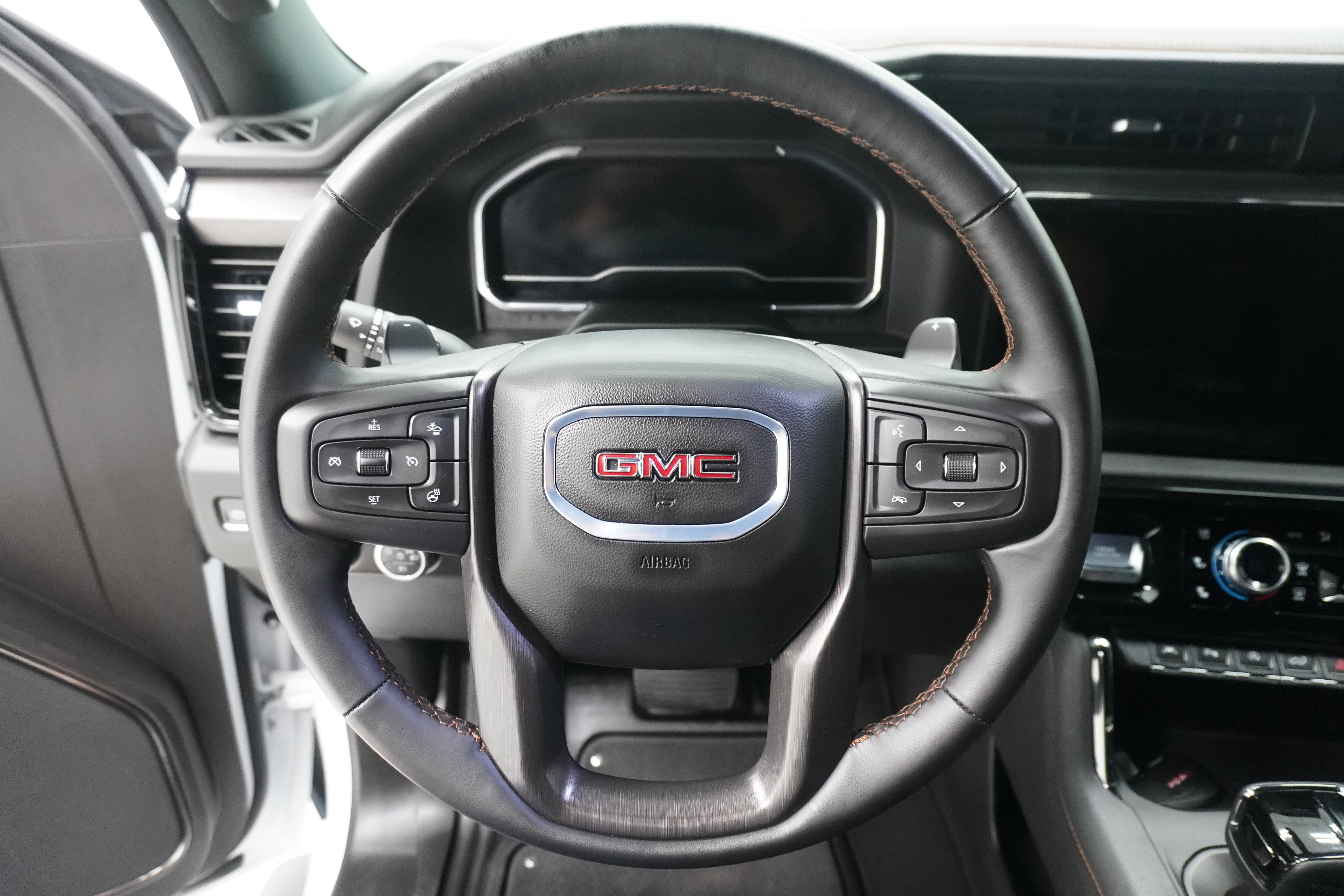 Used 2024 GMC Sierra 1500 AT4 w/ Technology Package AWD/4WD image 19