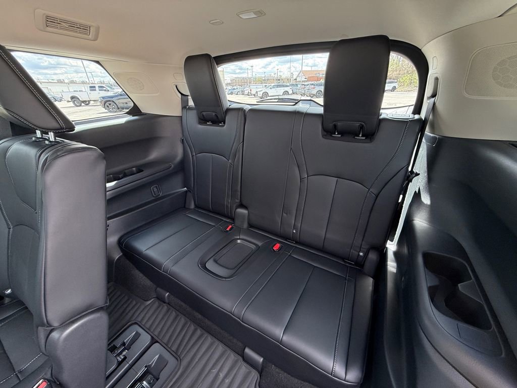 Certified 2026 INFINITI QX60 Luxe w/ Family Package image 32
