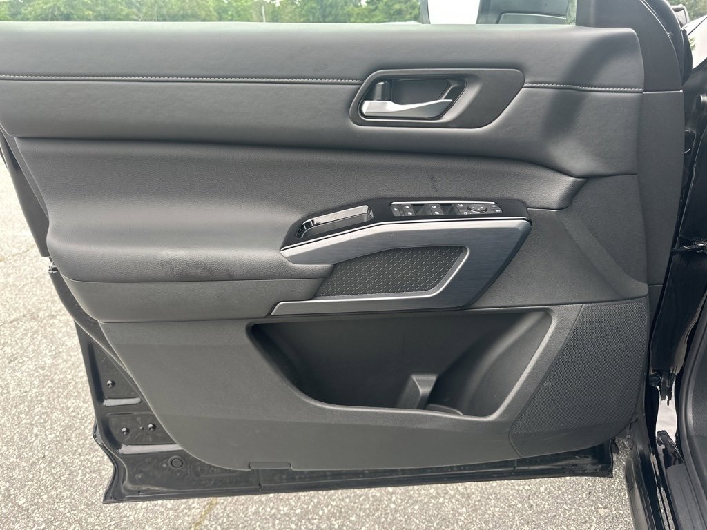 Used 2025 Nissan Pathfinder SL image 27