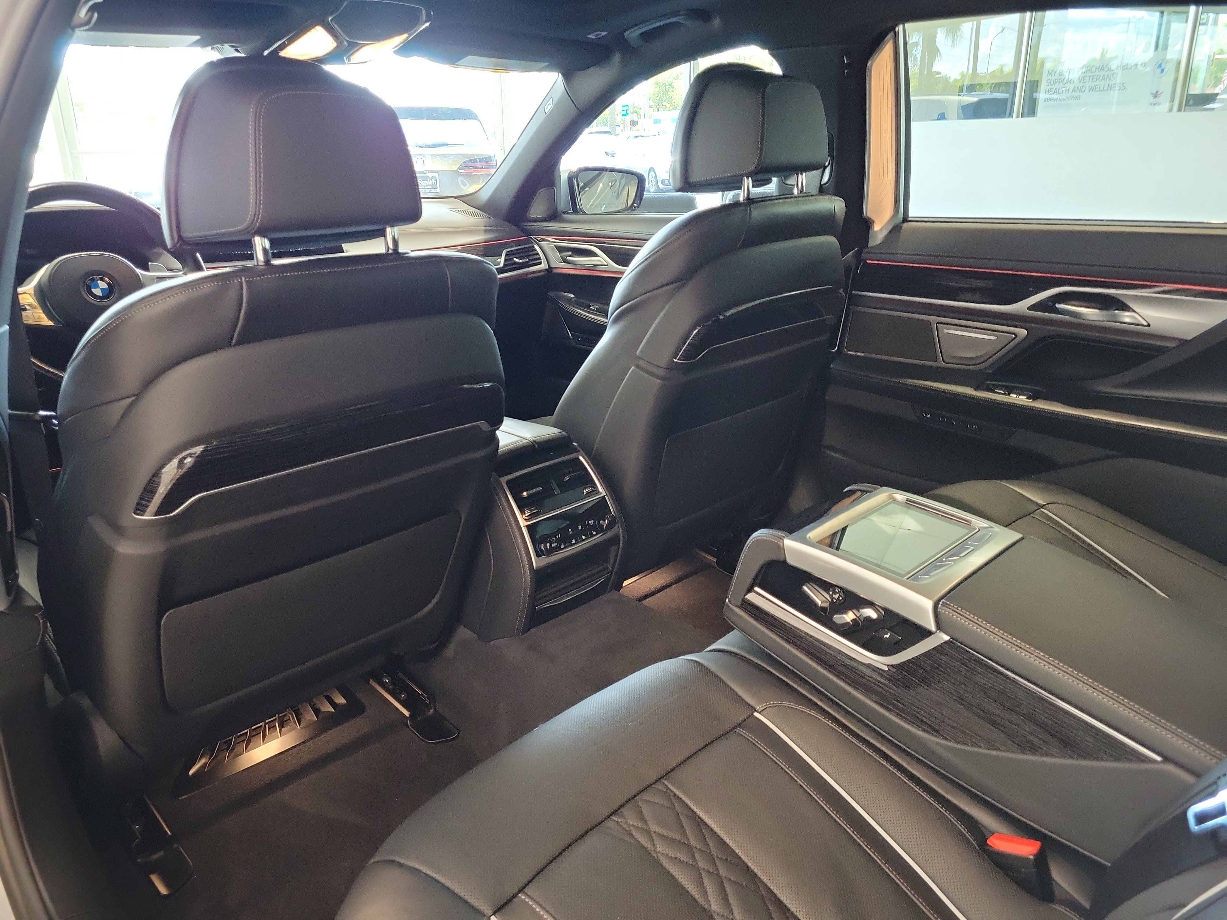Used 2022 BMW 750i xDrive w/ Luxury Rear Seating Package AWD/4WD image 12