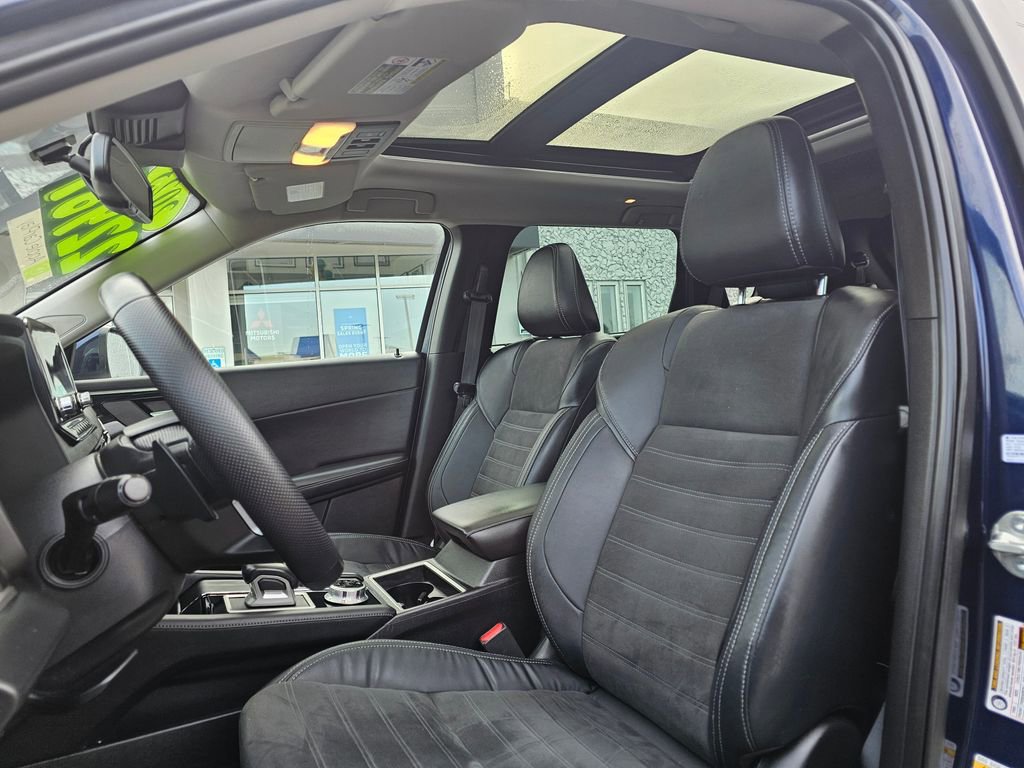 Used 2023 Mitsubishi Outlander SE image 18