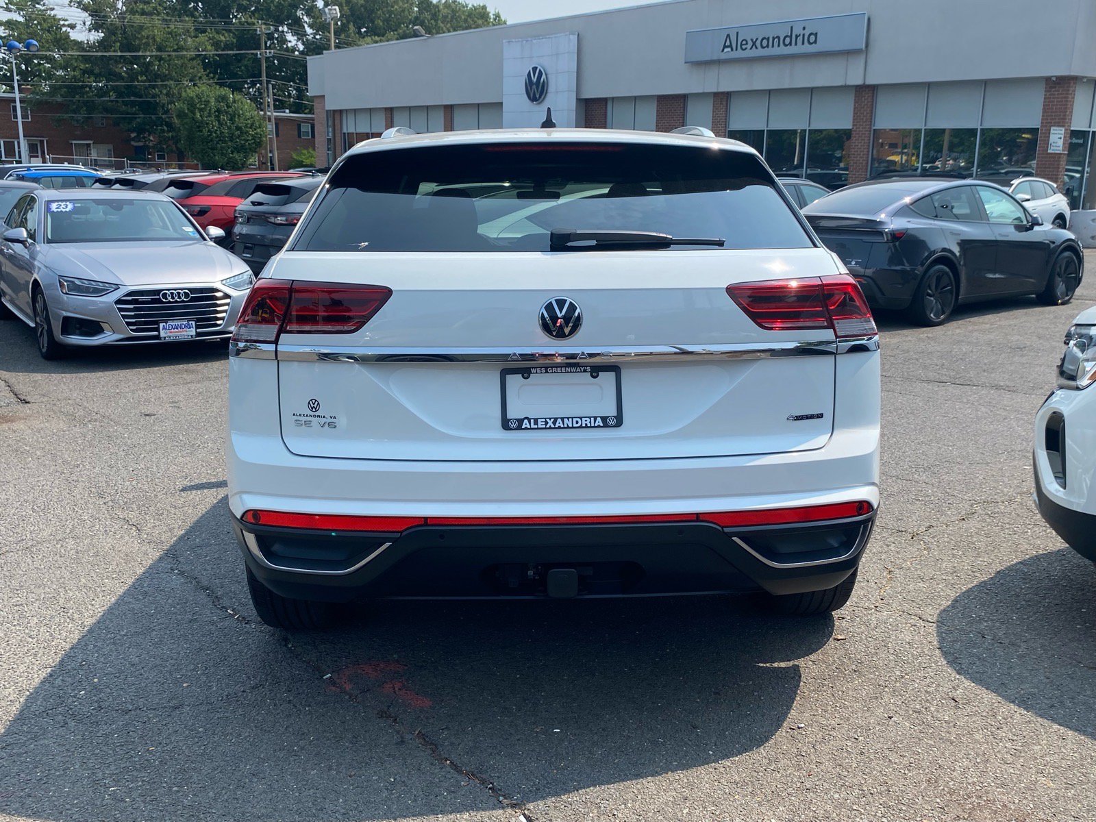 Certified 2023 Volkswagen Atlas Cross Sport SE w/ Panoramic Sunroof Package AWD/4WD image 3