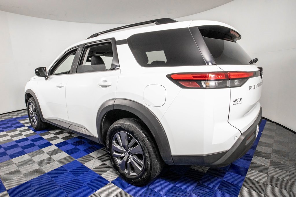 Used 2025 Nissan Pathfinder SV image 7