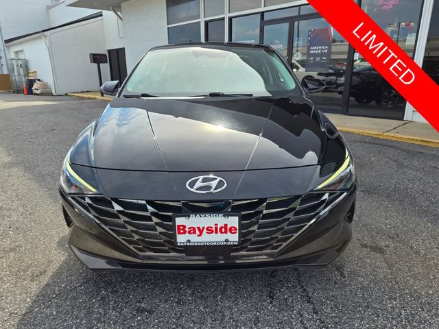 Used 2023 Hyundai Elantra Limited w/ Preferred Accessory Package FWD image 4