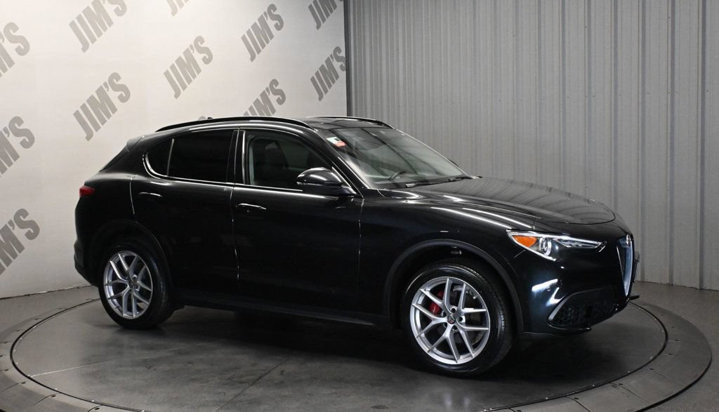 Used 2019 Alfa Romeo Stelvio Sport w/ Quick Order Package 22K Sport RWD image 3