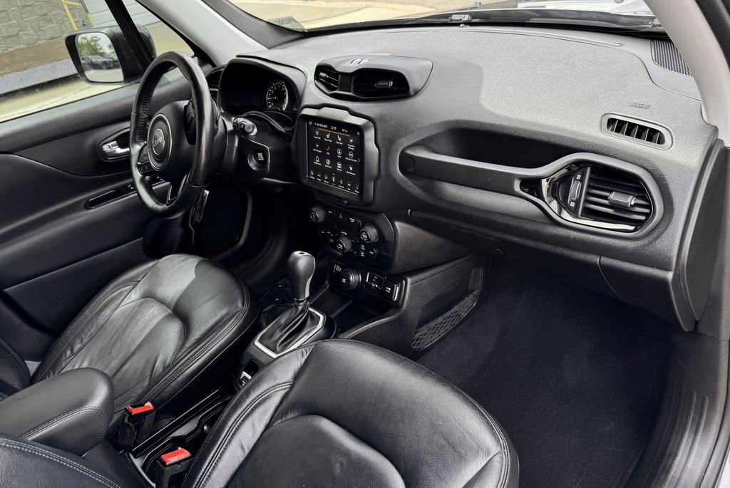 Used 2018 Jeep Renegade Altitude w/ UConnect 8.4 Nav Group AWD/4WD image 29