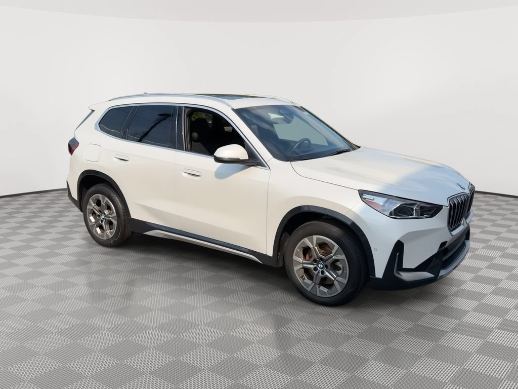 Used 2025 BMW X1 xDrive28i AWD/4WD image 2