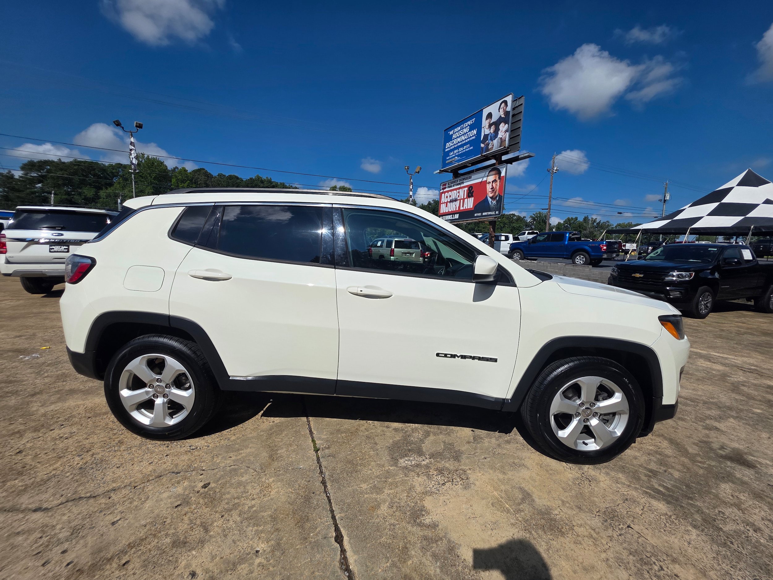 Used 2019 Jeep Compass Latitude FWD image 4