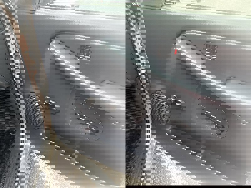 Used 2001 Chevrolet Silverado 2500 4x4 Crew Cab image 17