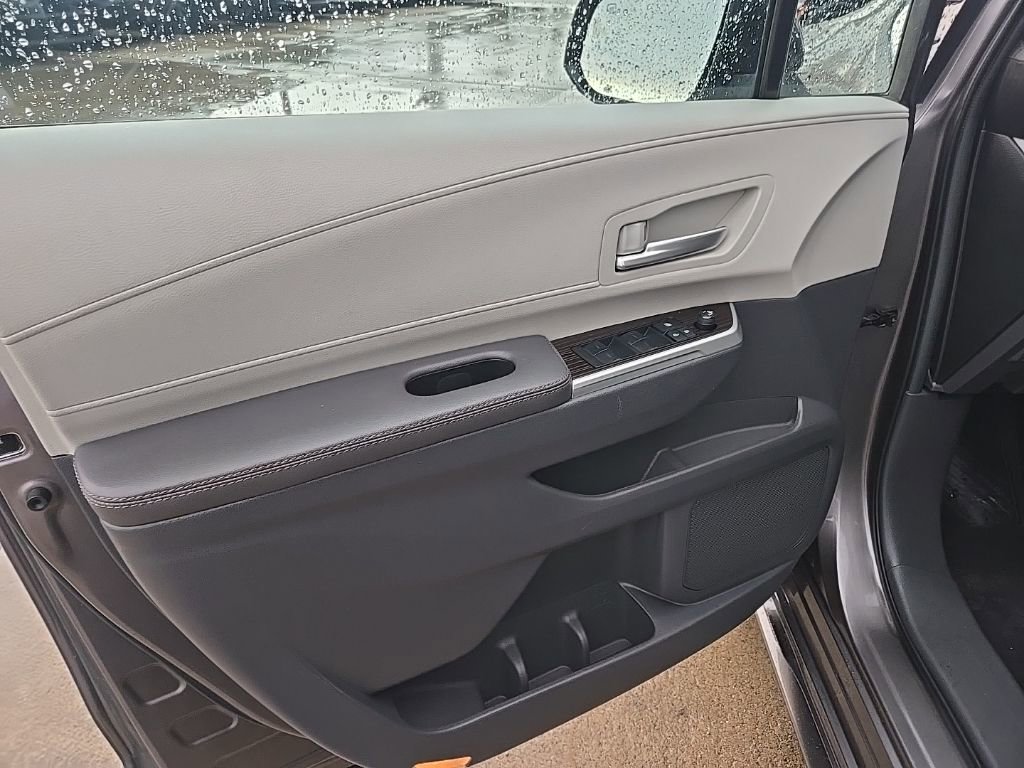 Used 2024 Toyota Sienna XLE image 27