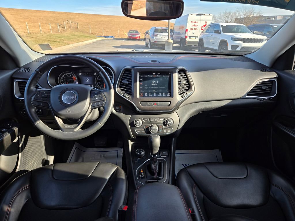 Used 2019 Jeep Cherokee Trailhawk w/ Cold Weather Group image 15