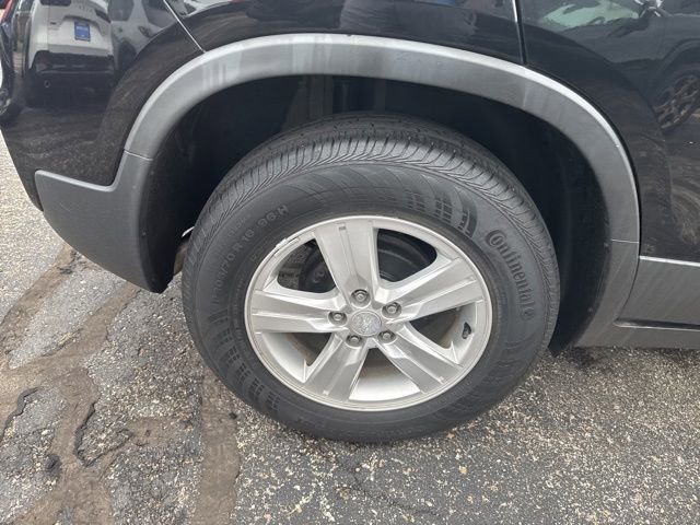 Used 2019 Chevrolet Trax LT w/ Sun & Sound Package FWD image 9