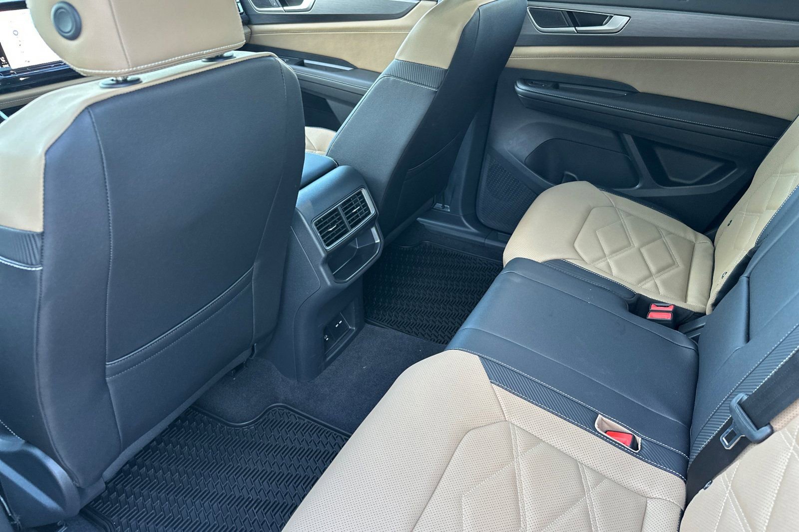 New 2026 Volkswagen Atlas Cross Sport SE image 11