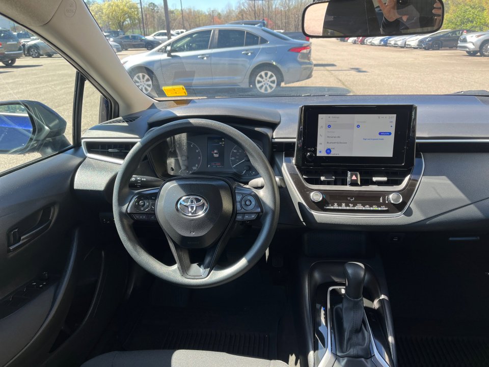 Used 2025 Toyota Corolla LE image 23
