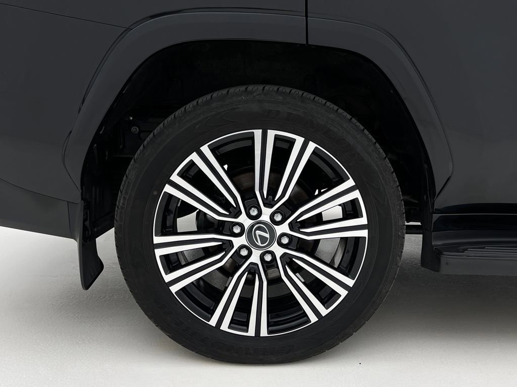Used 2024 Lexus LX 600 4WD w/ Appearance Package image 28