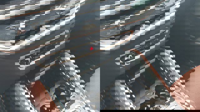 Used 2025 BMW X6 xDrive40i w/ Climate Comfort Package image 27