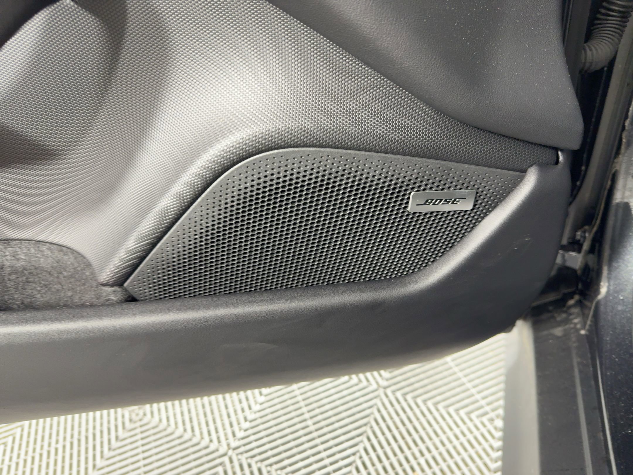 Used 2025 Porsche Taycan RWD image 20