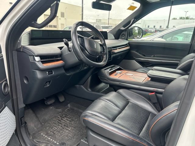 Used 2025 Lincoln Navigator Black Label AWD/4WD image 6