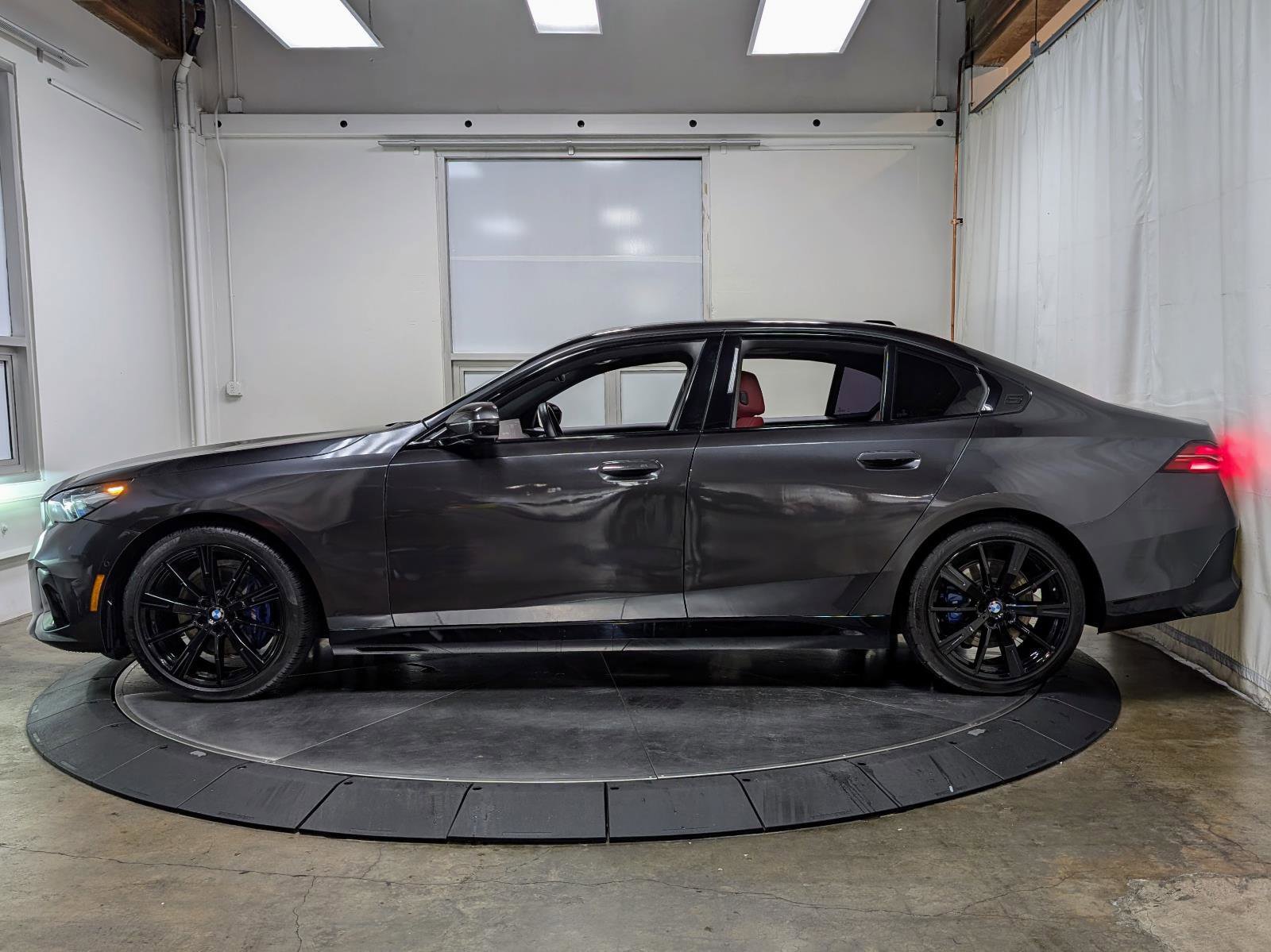 Used 2025 BMW 530i w/ M Sport Package image 6