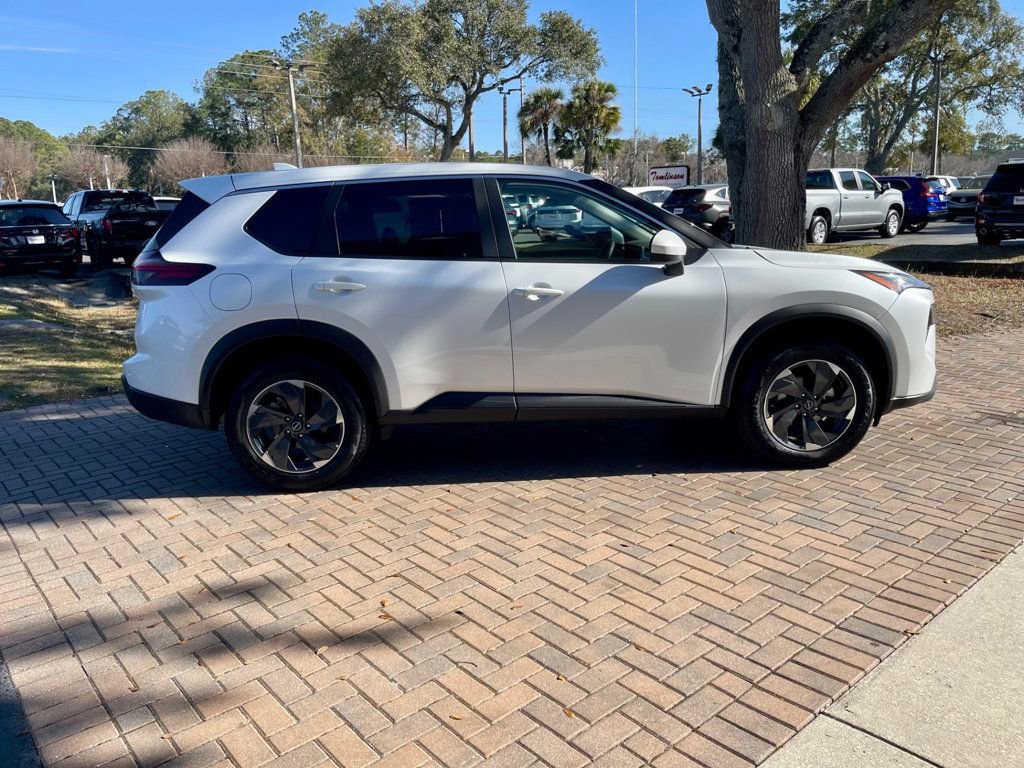 Used 2025 Nissan Rogue SV image 7