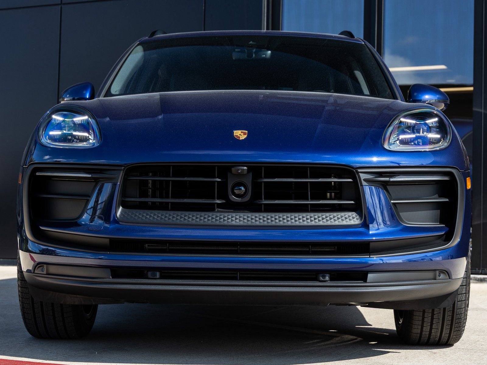 Certified 2025 Porsche Macan image 8