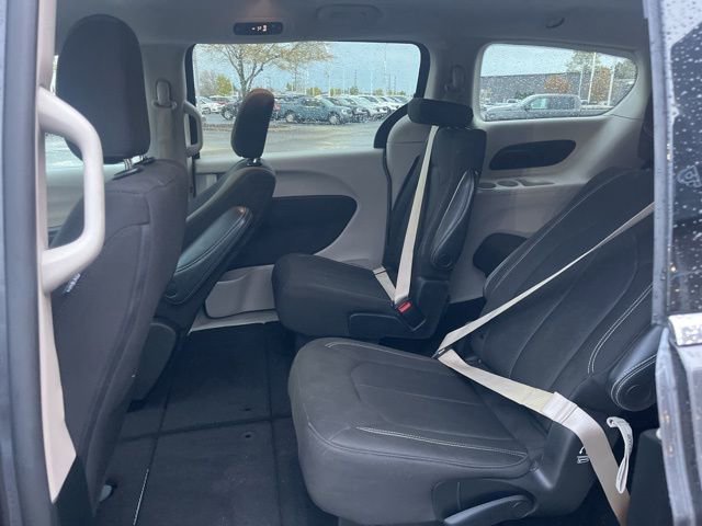 Used 2022 Chrysler Voyager LX image 15