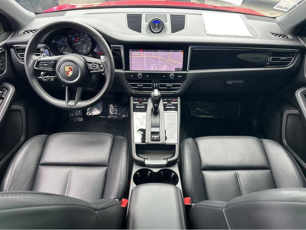 Used 2024 Porsche Macan w/ Premium Plus Package AWD/4WD image 4