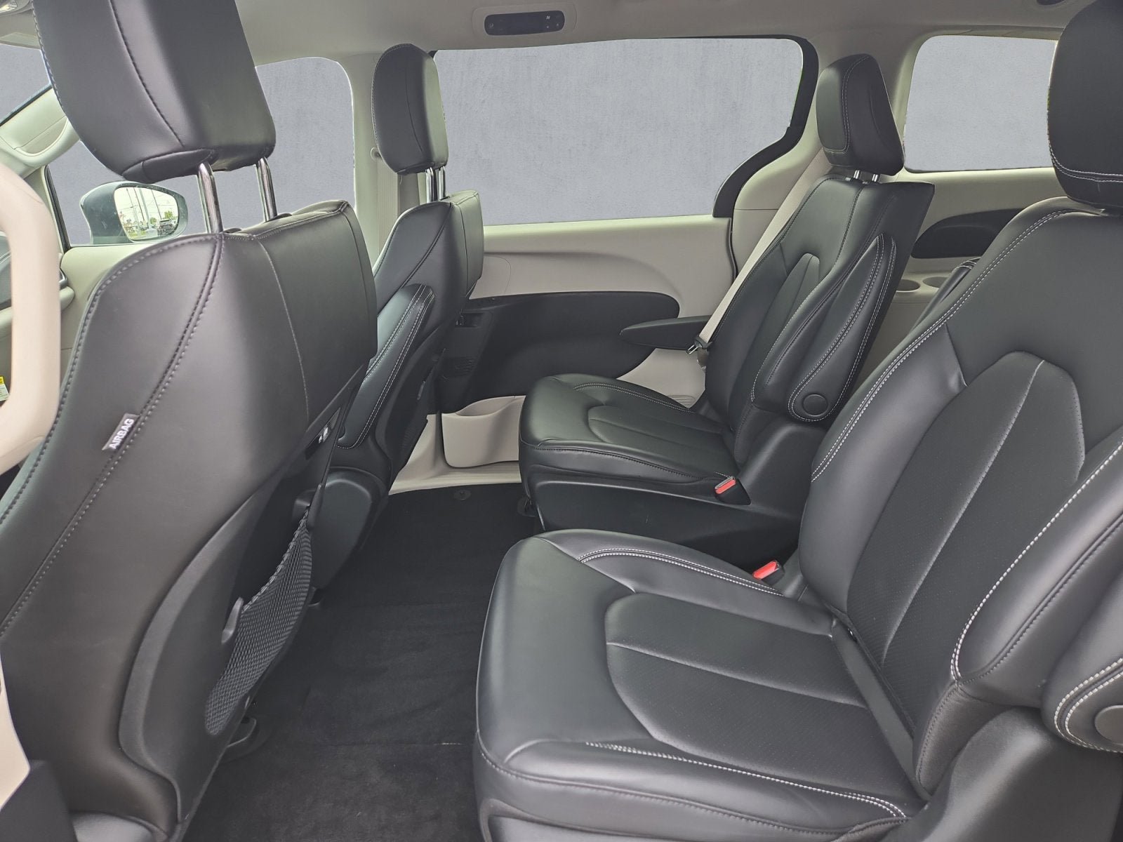 Used 2023 Chrysler Pacifica Touring-L FWD image 22
