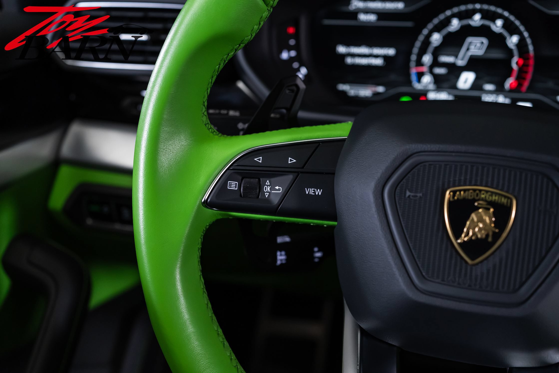 Used 2022 Lamborghini Urus AWD/4WD image 34