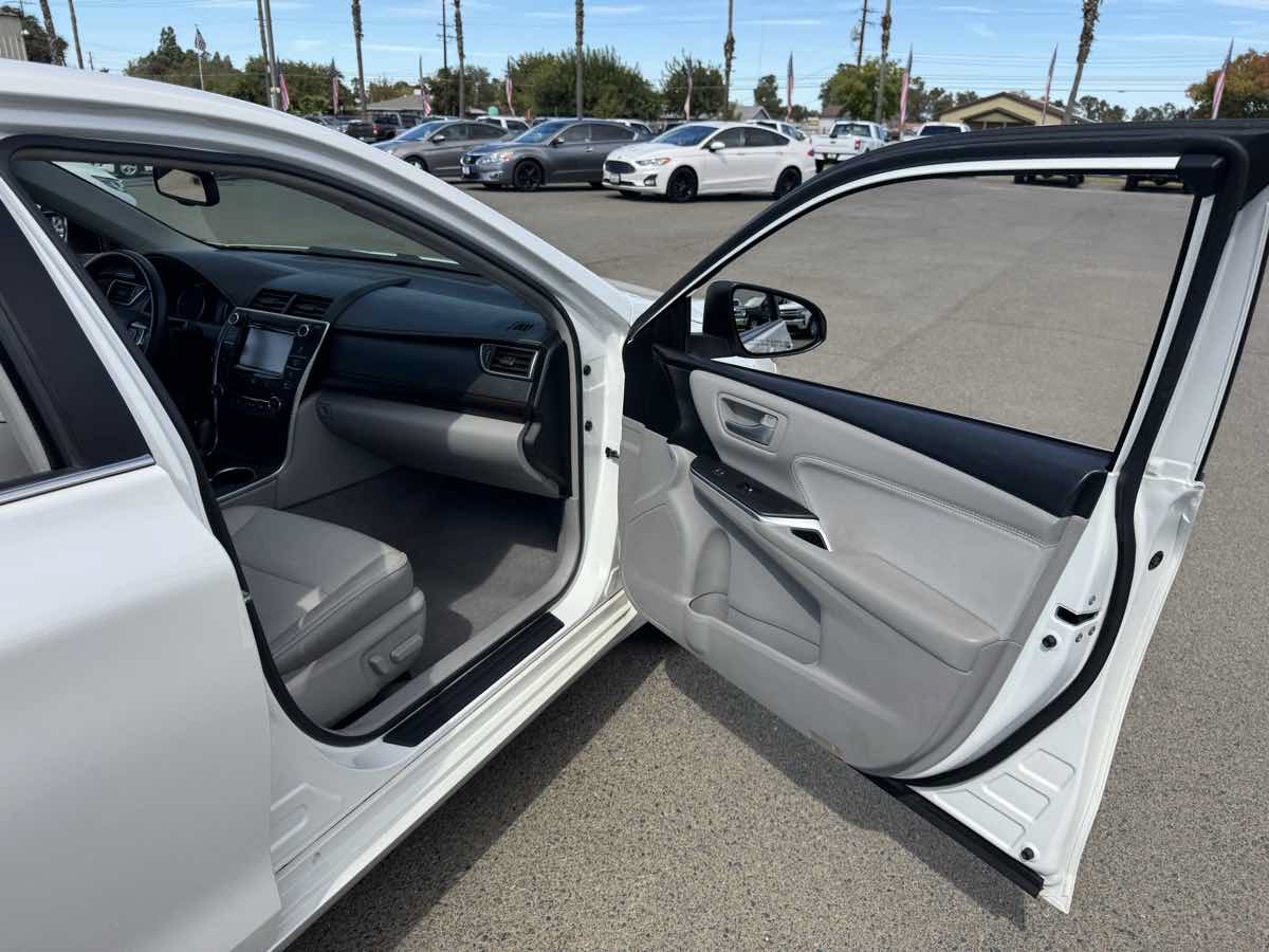 Used 2017 Toyota Camry XLE w/ Convenience Package FWD image 15