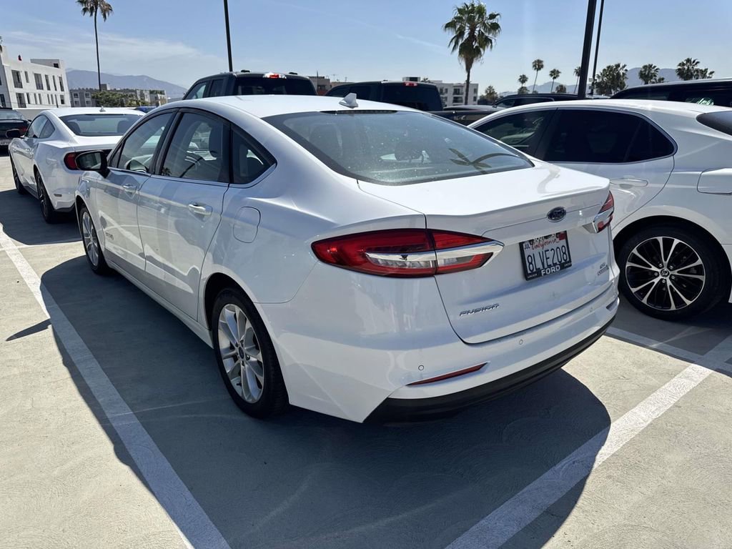 Used 2019 Ford Fusion SE FWD image 12