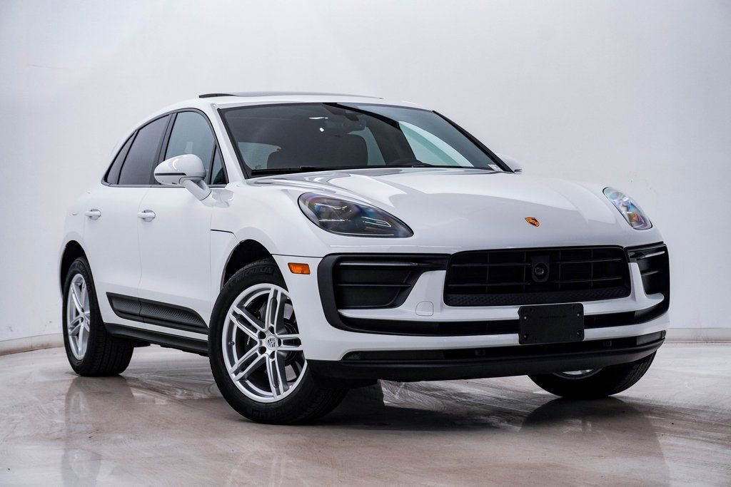 Certified 2025 Porsche Macan AWD/4WD image 8