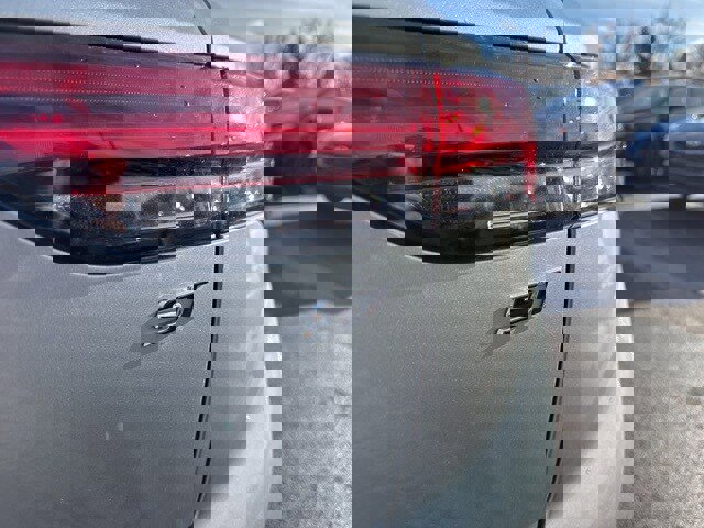 Used 2023 Buick Envision Essence w/ Technology Package I image 12