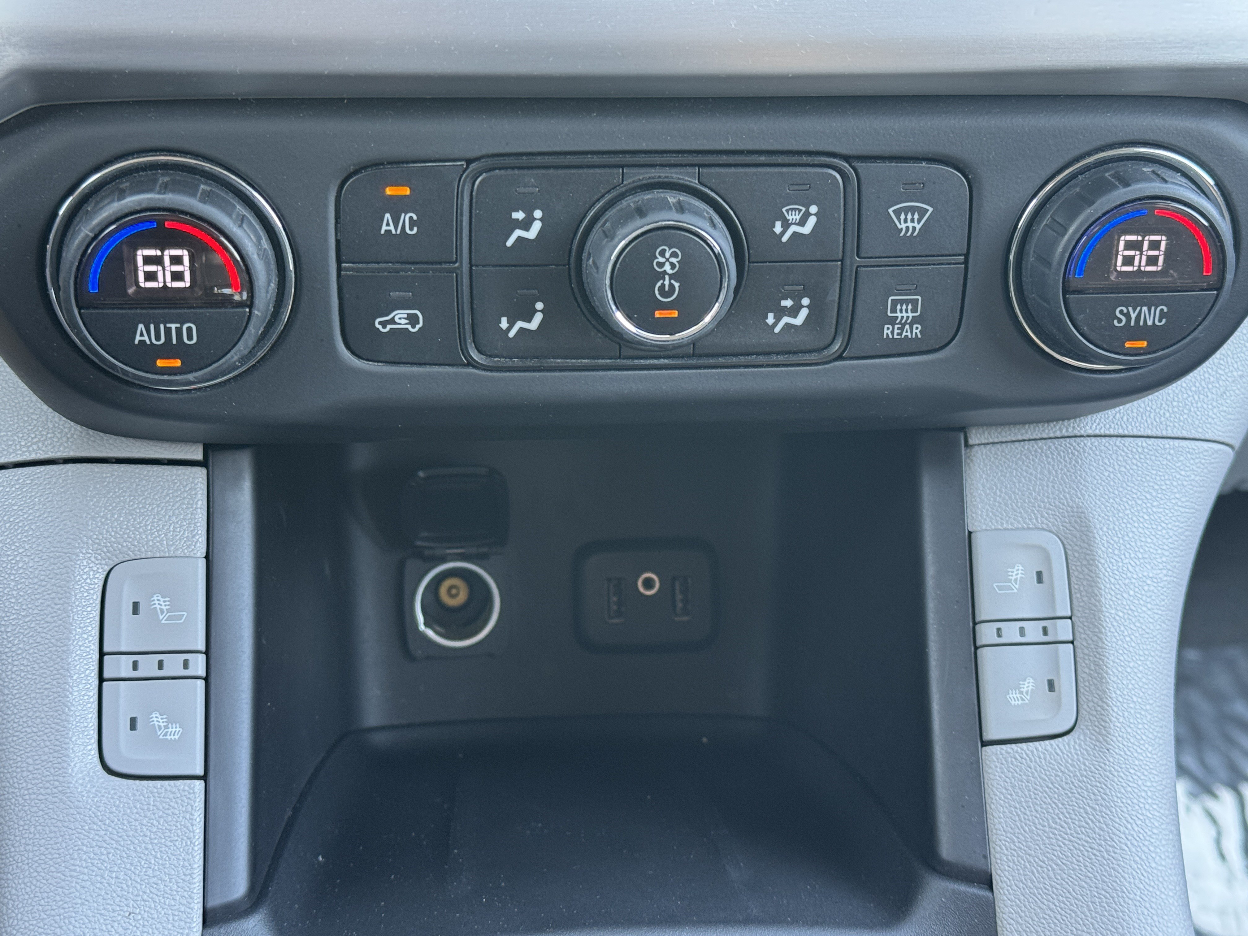 Used 2019 GMC Acadia SLE w/ LPO, Black Accent Package FWD image 24