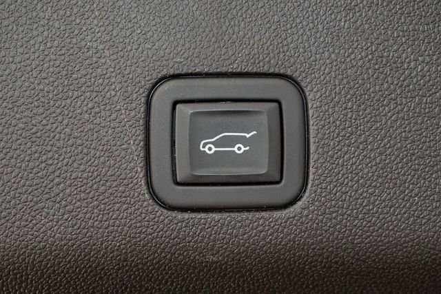 Used 2023 Cadillac Escalade Sport Platinum w/ Heavy-Duty Trailer Package AWD/4WD image 17
